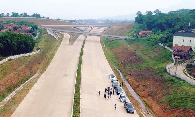 Tol Cisumdawu Dinilai Lambat cisumdawu