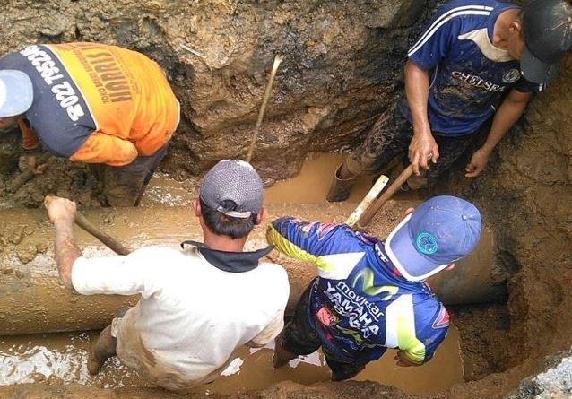 PDAM Tirta Raharja Rugi Hingga Rp 300 Juta gali pipa pdam
