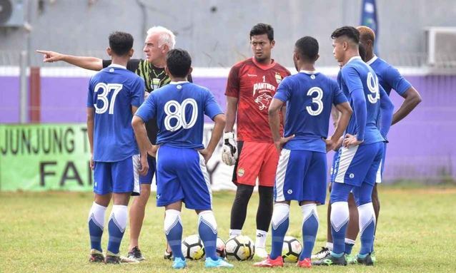 Fokus Tumbangkan Pemuncak Klasemen Fokus Tumbangkan Pemuncak Klasemen