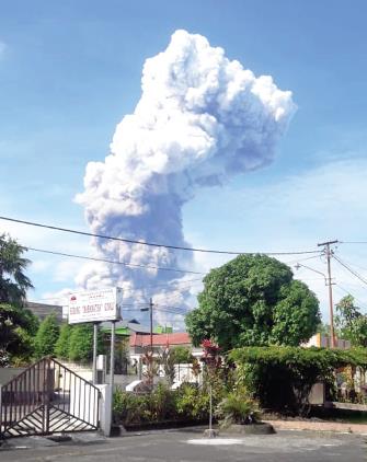 Soputan Erupsi, Warga Diminta Menjauh Soputan Erupsi, Warga Diminta Menjauh