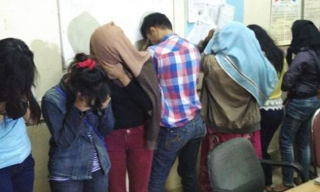 27 Pasangan Mesum Terciduk 27 Pasangan Mesum Terciduk