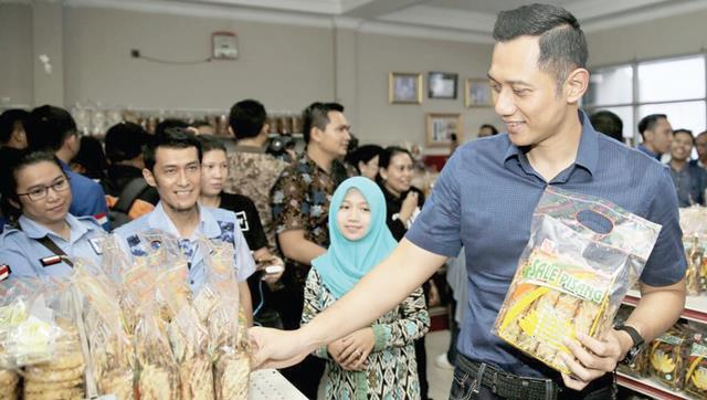 AHY: Prabowo-Sandi Solid