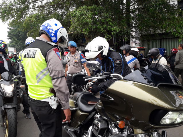 Polres Cimahi Hentikan Rombongan Moge