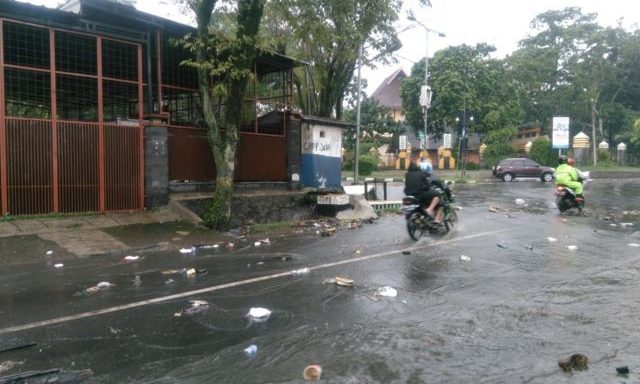 Drainase di Lingkungan Perkantoran Kabupaten Bandung Buruk