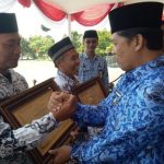 Dedikasi Setia Jadi Guru di Desa