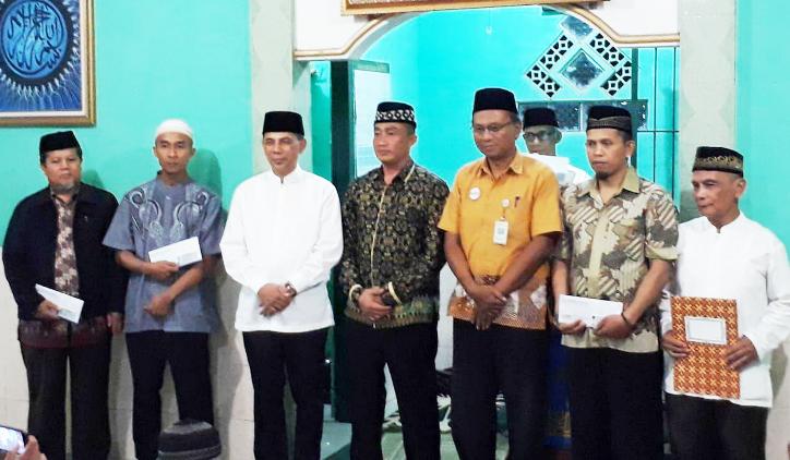 BPJS Kesehatan Bersama BAZNAS dan Walikota Cimahi Serahkan KIS Untuk Marbot Masjid