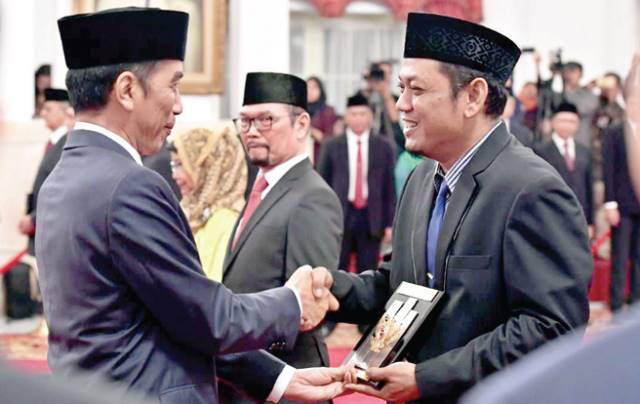 Enam Tokoh Dianugerahi Gelar Pahlawan Nasional Enam Tokoh Dianugerahi Gelar Pahlawan Nasional