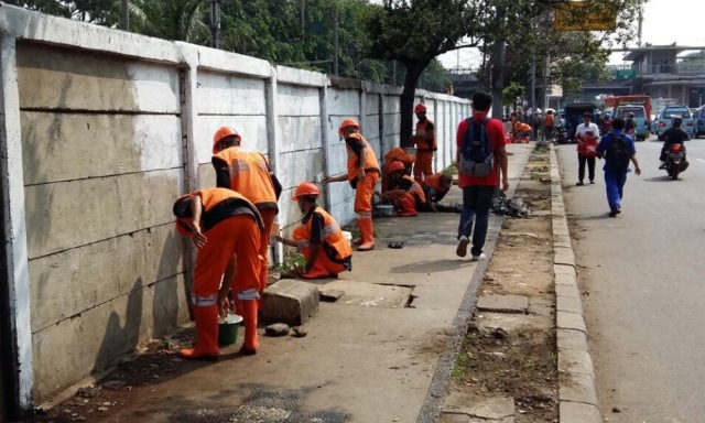 Gaji Pegawai Diusulkan Satu Tahun