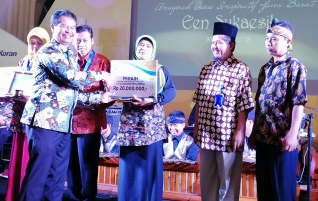 Lima Orang Guru Raih Een Sukaesih Award 2018