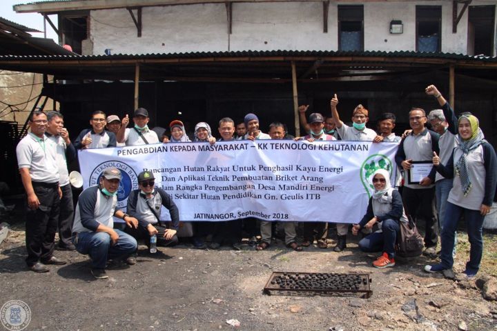 ITB Latih Warga Gunung Geulis Olah Limbah Kayu