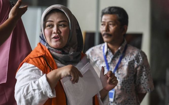Neneng Kembalikan Dana Suap Neneng Kembalikan Dana Suap