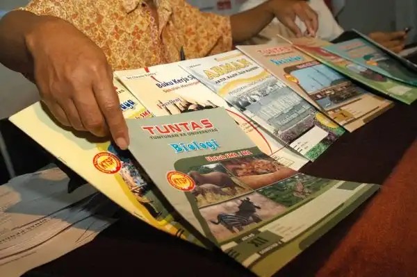Dugaan Praktek Jual Beli Buku Dilakukan di SDN Cinunuk