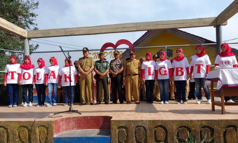 Ratusan Siswa Lakukan Aksi Penolakan LGBT Ratusan Siswa Lakukan Aksi Penolakan LGBT