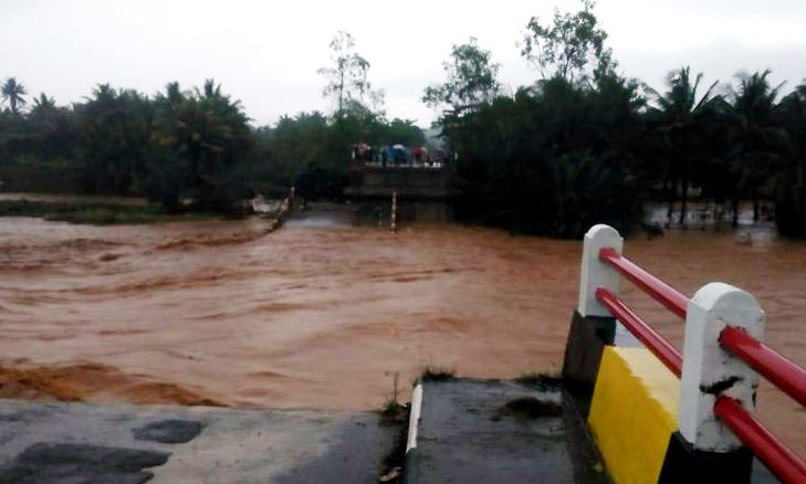 Jembatan Cipatujah Roboh