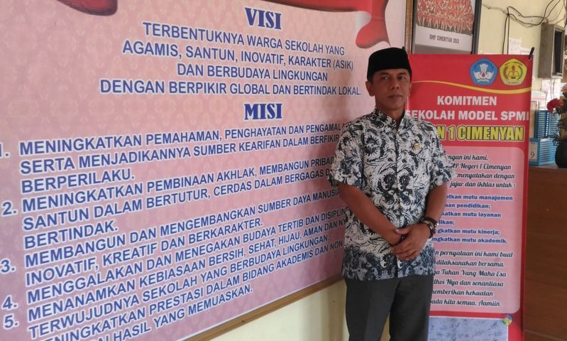 Kepala sekolan SMPN1 Cimenyan Wawan Sumantri
