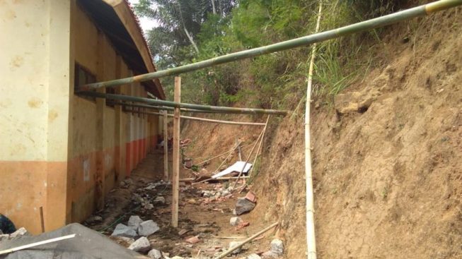 Sekolah di Rancabali Butuh Renovasi