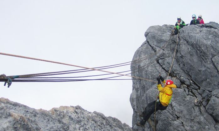 Andika Tewas di Puncak Carstenz Andika Tewas di Puncak Carstenz