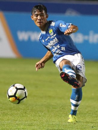 Henhen Resmi Lepas Masa Lajang