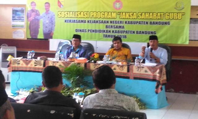Guru Butuh Perlindungan