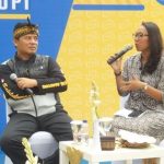 ngawangkong bari ngopi