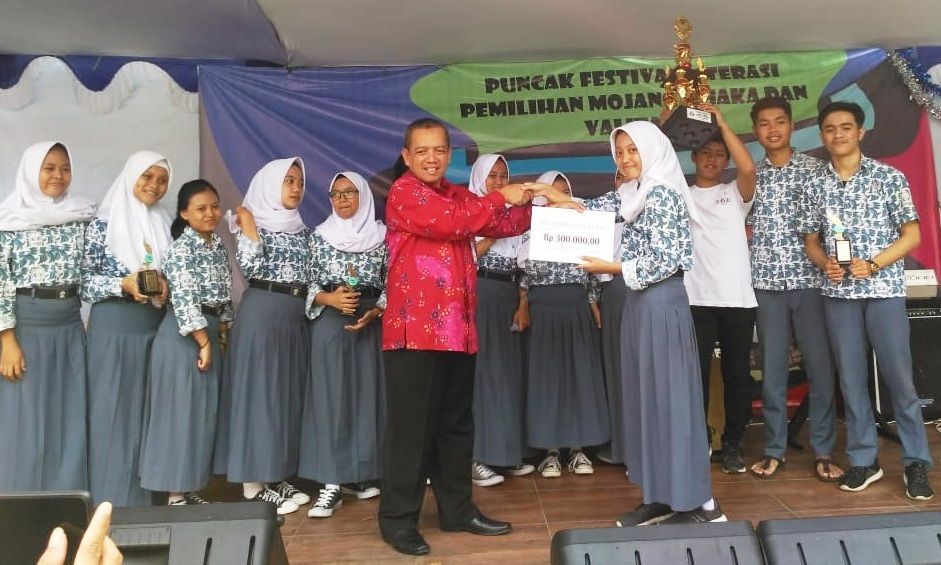 Tanamkan Pendidikan Karakter, SMA Negeri 17 Gelar Festival Literasi 2018 Tanamkan Pendidikan Karakter, SMA Negeri 17 Gelar Festival Literasi 2018