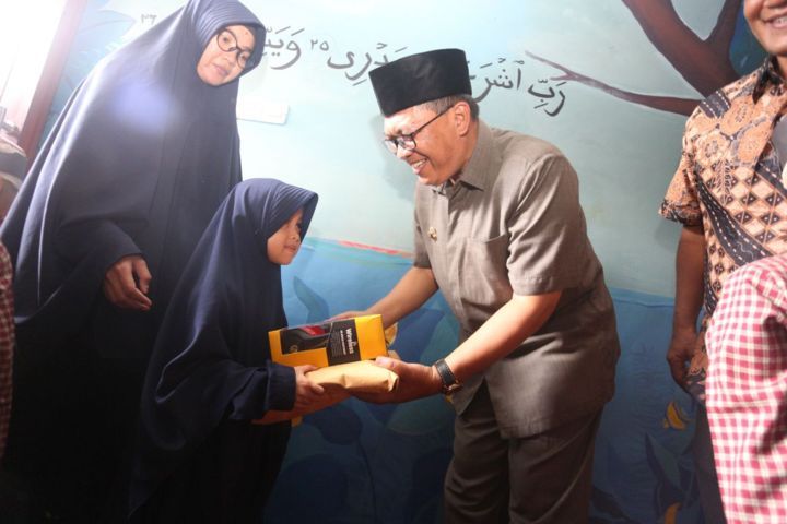 Resmikan Sekolah Tahfidz Usia Dini Resmikan Sekolah Tahfidz Usia Dini