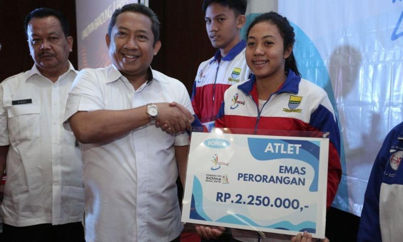 Berikan Kadedeuh atas Prestasi