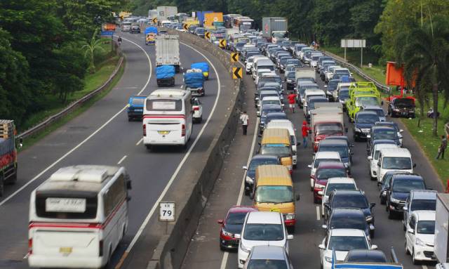 Berlakukan Pengalihan Arus Tol Berlakukan Pengalihan Arus Tol