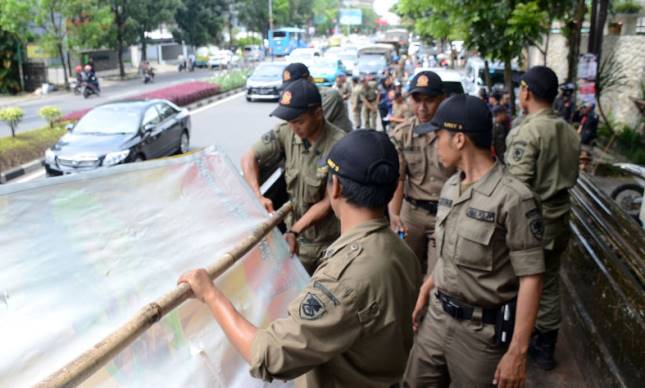 Pemasangan APK Caleg Banyak Dilanggar