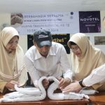 Novotel Berbagi Bersama Keluarga Lansia