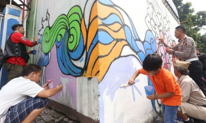 Leuwipanjang Dilukis di Mural