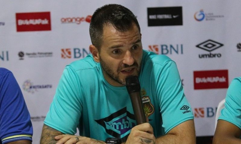 Simon Tepis Berlabuh ke Persib
