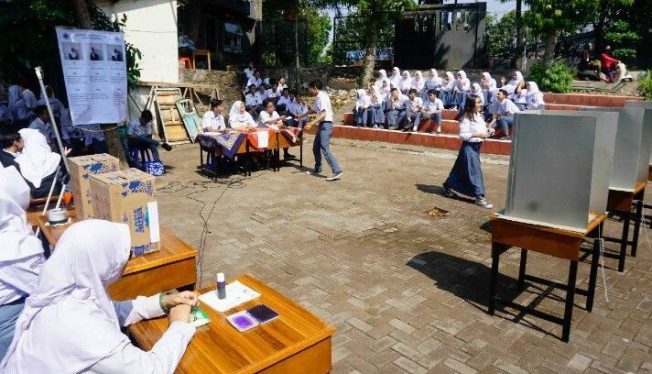 Pentingnya Literasi Politik Bagi Siswa SMA
