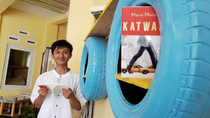Ban Bekas Hiasi Pojok Baca di SMKN 1 Ciamis Ban Bekas Hiasi Pojok Baca di SMKN 1 Ciamis