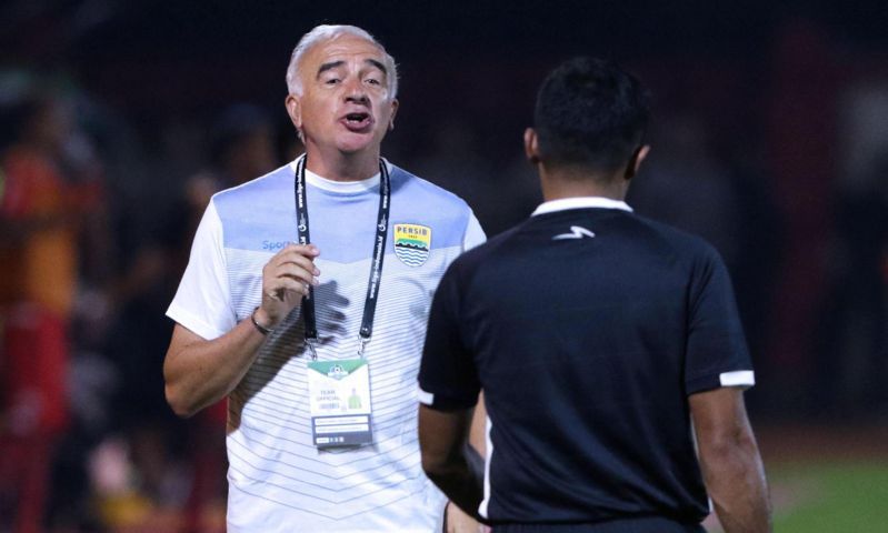 Bobotoh Malah Kecam Manajemen