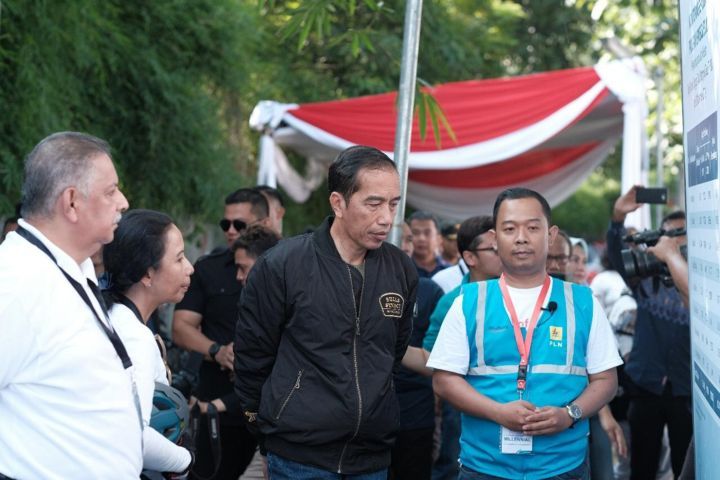 Jokowi Nyalakan Listrik untuk 60 Ribu Warga Tak Mampu di Jabar
