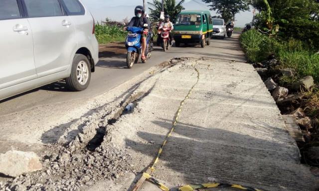 Tidak Diawasi, Jalan Beton Rancaekek-Majalaya Kembali Rusak Tidak Diawasi, Jalan Beton Rancaekek-Majalaya Kembali Rusak