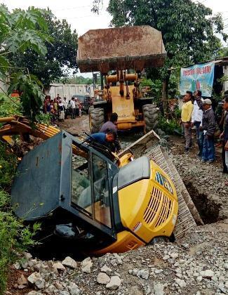 Sudah Ditutup, Jalan Gunung Pancir Kembali Amblas Sudah Ditutup, Jalan Gunung Pancir Kembali Amblas