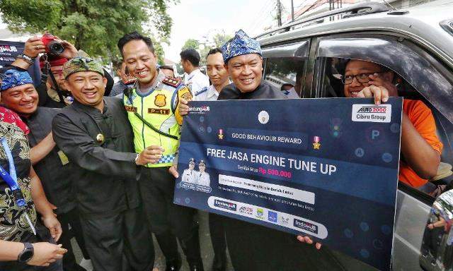 Penghargaan Kepada Pengendara Disiplin Penghargaan Kepada Pengendara Disiplin