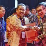 Terima Penghargaan di Bidang HAM