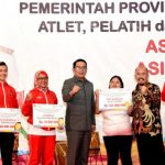 Terima Kadeudeuh Gubernur