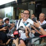Deddy Mizwar Lempar Bola Liar