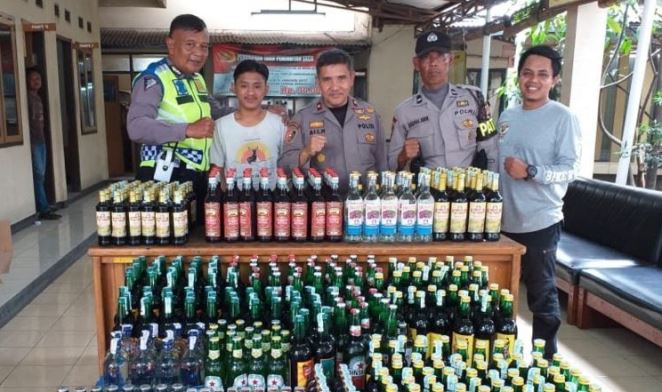 505 Botol Miras Diamankan Polsek Cileunyi 505 Botol Miras Diamankan Polsek Cileunyi