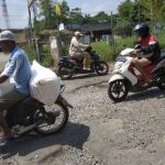 Jalan Penghubung Empat Desa Rusak Parah