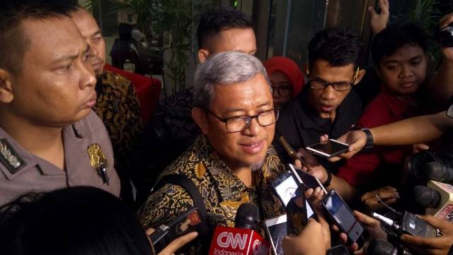 Aher Bantah Salah Aturan Aher Bantah Salah Aturan