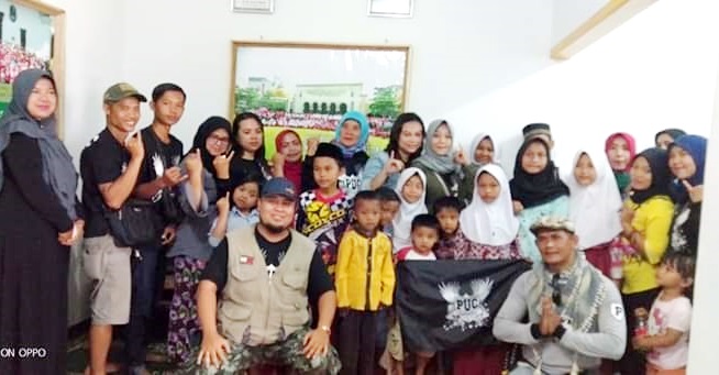 Komunitas PUC Bagi-bagi Nasi Box