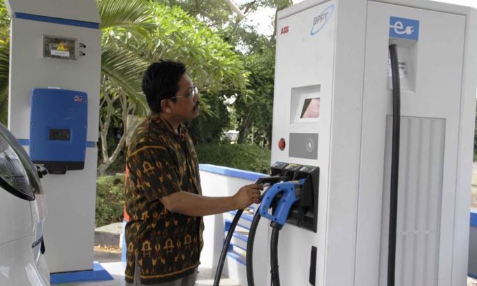 Seperti Smartphone, Mobil Listrik Kini Bisa Pakai Fast Charging