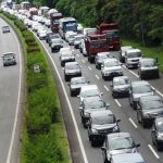 Kondisi jalan tol Cileunyi mengalami penumpukan kendaraan