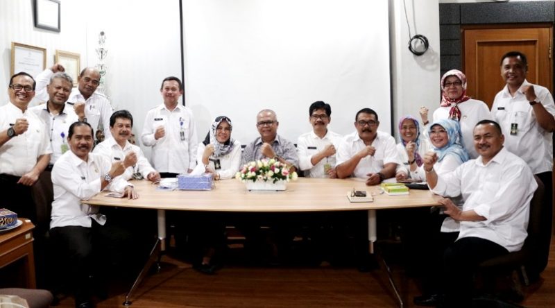 Hatur Nuhun Pak Elih Kadisdik Kota Bandung Elih Sudiapermana selalu menjadi panutan oleh ASN