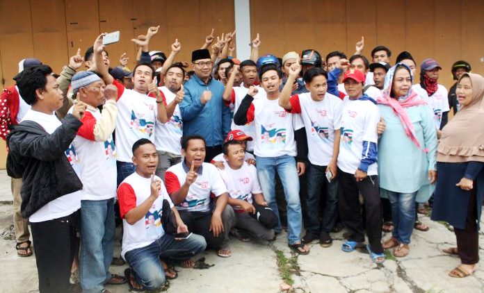 Tukang Ojek Garut Ngabret Bersama Kang Emil Deklarasi Dukung Jokowi Komunitas tukang ojeg Kabupaten Garut dukung Jokowi-Maruf